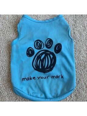 𝅺“MAKE your mark” Blue paw print dog top size M